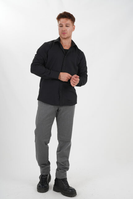 schwarzes Hemd mit brauner Hose Pantello