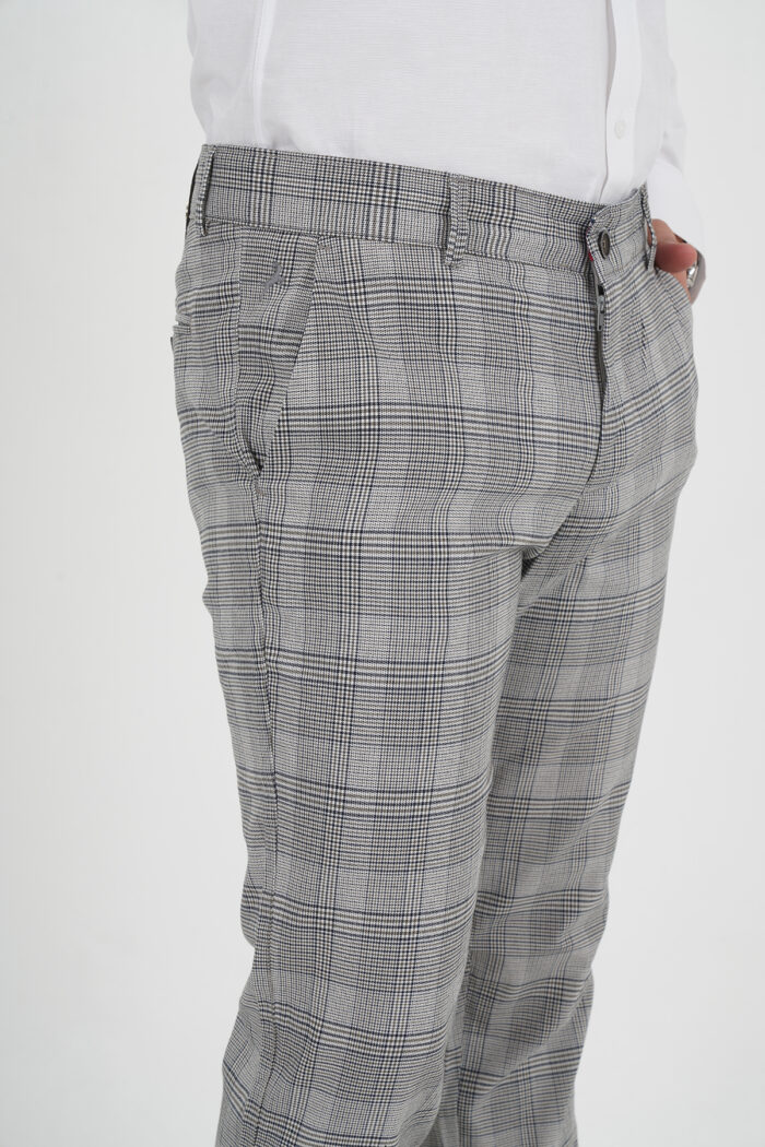 dunkle graue gemusterte Hose