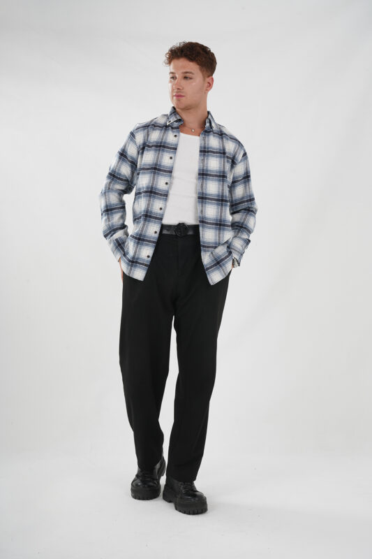 gemustert blau weiß Holzfällerhemd offen Pantello